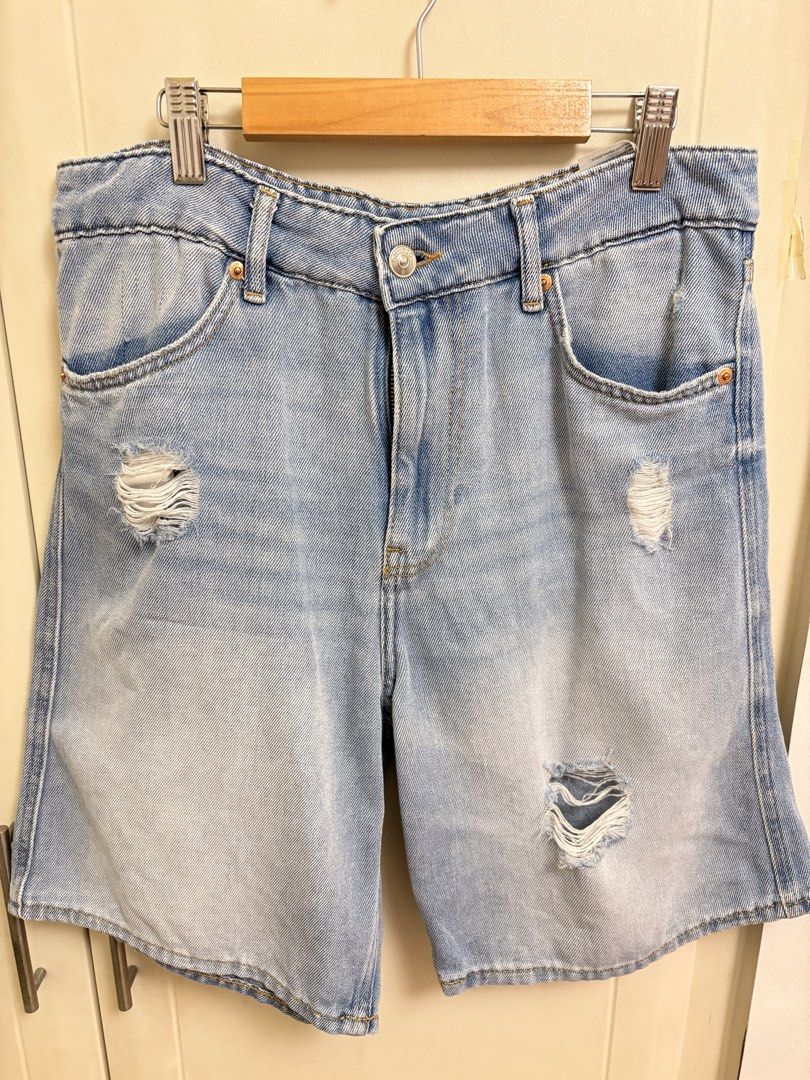H&M Divided Light Wash Ripped Denim Jorts (Category: Shorts) located in Makati City. Submitted by rinadeclutters (Listing ID 1449805196, Image 1). Description: 💌 Please message before buying! - brand: H&M - colour: light wash - size: small - ripped details on the front - needs washing 💰 MOP: GCash or bank transfer 📦 Shipping fee will be shouldered by buyer.