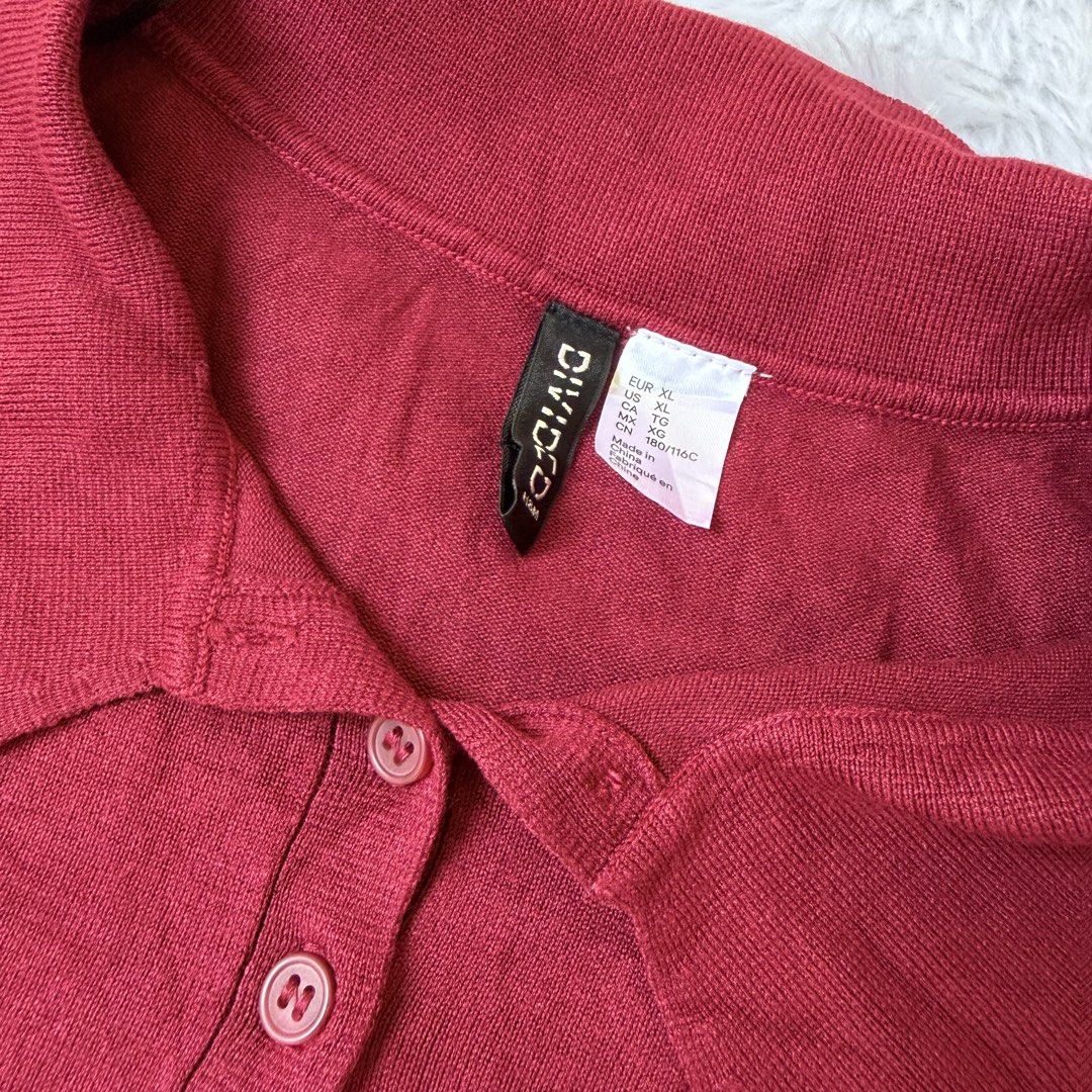 H&M Fine Knit Polo Shirt (Category: Others Tops) located in Malabon City. Submitted by k_mby (Listing ID 1449838924, Image 3). Description: H&M Divided maroon fine-knit polo shirt with a collared neck and four-button placket. Can be unisex. Still in very good condition. Size XL on tag..