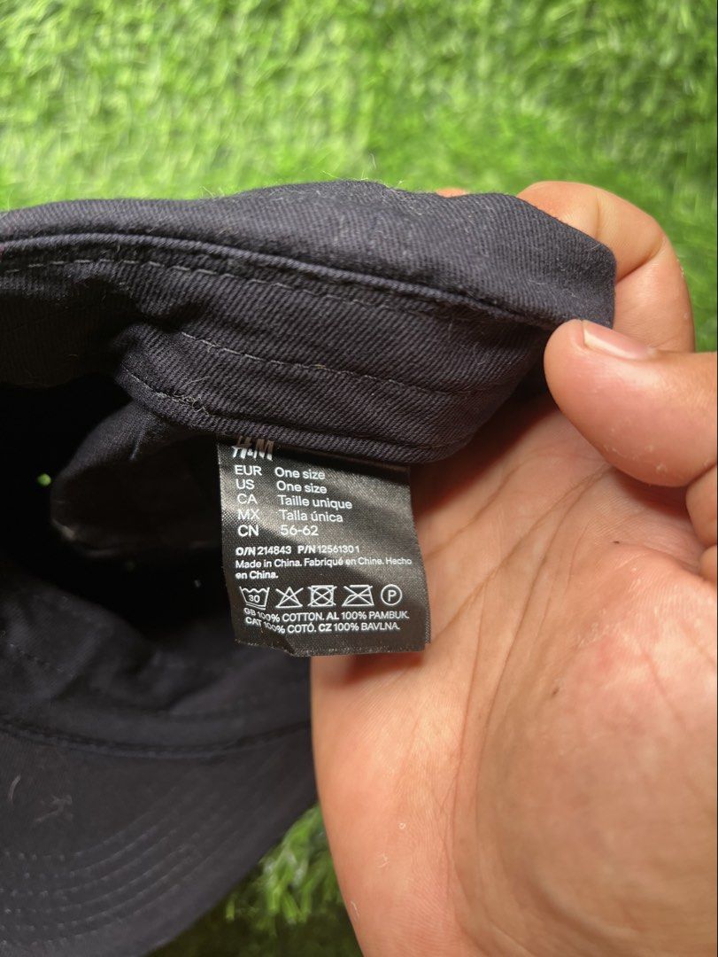 H&M plain dad hat (Category: Caps & Hats) located in Ragay. Submitted by sergesalgado (Listing ID 1449761248, Image 3). Description: H&M hat Size: Medium to Large Issue:None Reminder -This hat has not been washed yet. Please wash it before wearing. Thank you!.