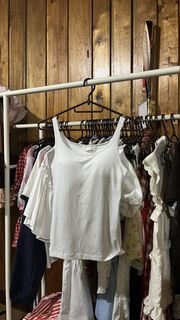 (Category: ) located in . Submitted by dainty.hercloset (Listing ID 1444135236, Image 1). Description: .