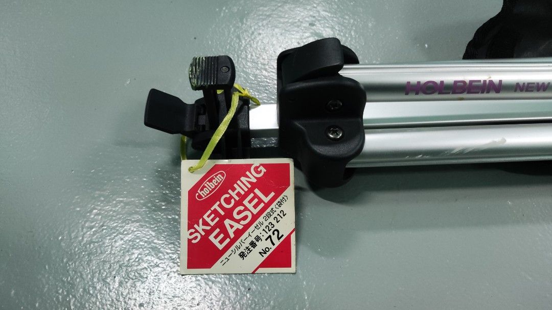 Holbein Skecthing Easel (Category: Art & Prints) located in Kajang. Submitted by dippp94 (Listing ID 1449764329, Image 1). Description: Used No defect.