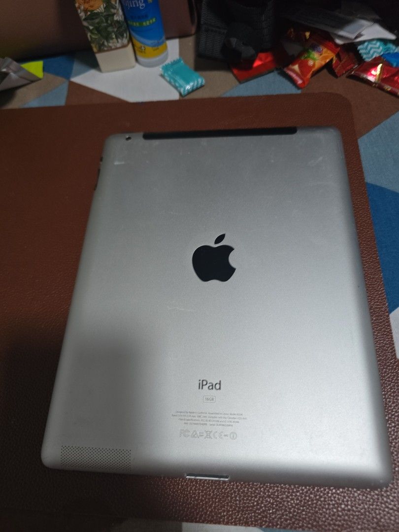 Ipad 2 (Category: iPad) located in Kuala Lumpur. Submitted by marcromeo1989 (Listing ID 1449898766, Image 3). Description: -can open and use -volume up and down button dent.