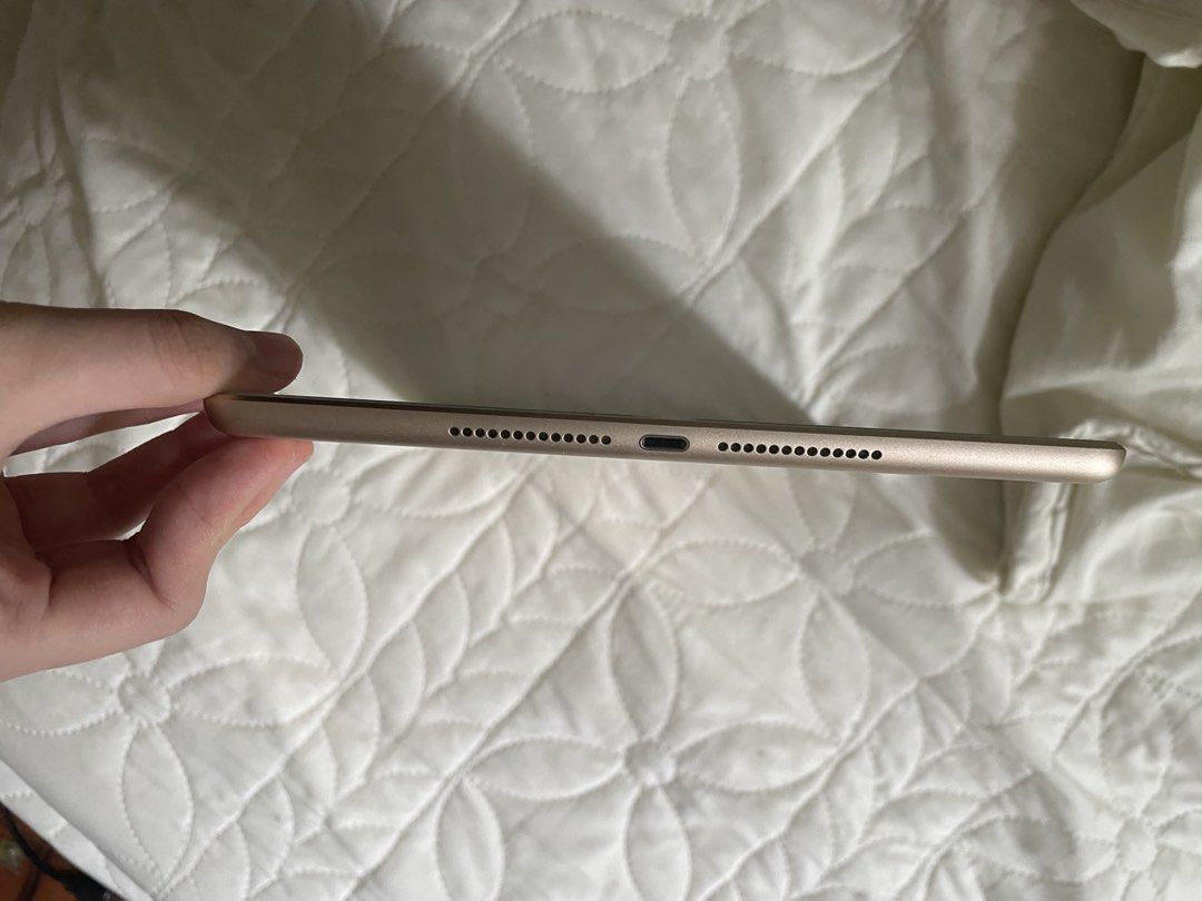iPad第五代 32GB （分類：平板電腦 - iPad）位於 Hong Kong。 由 aaaaa1189 提交（商品編號 1449825155，圖片 3）。簡介： iPad第五代 32GB。