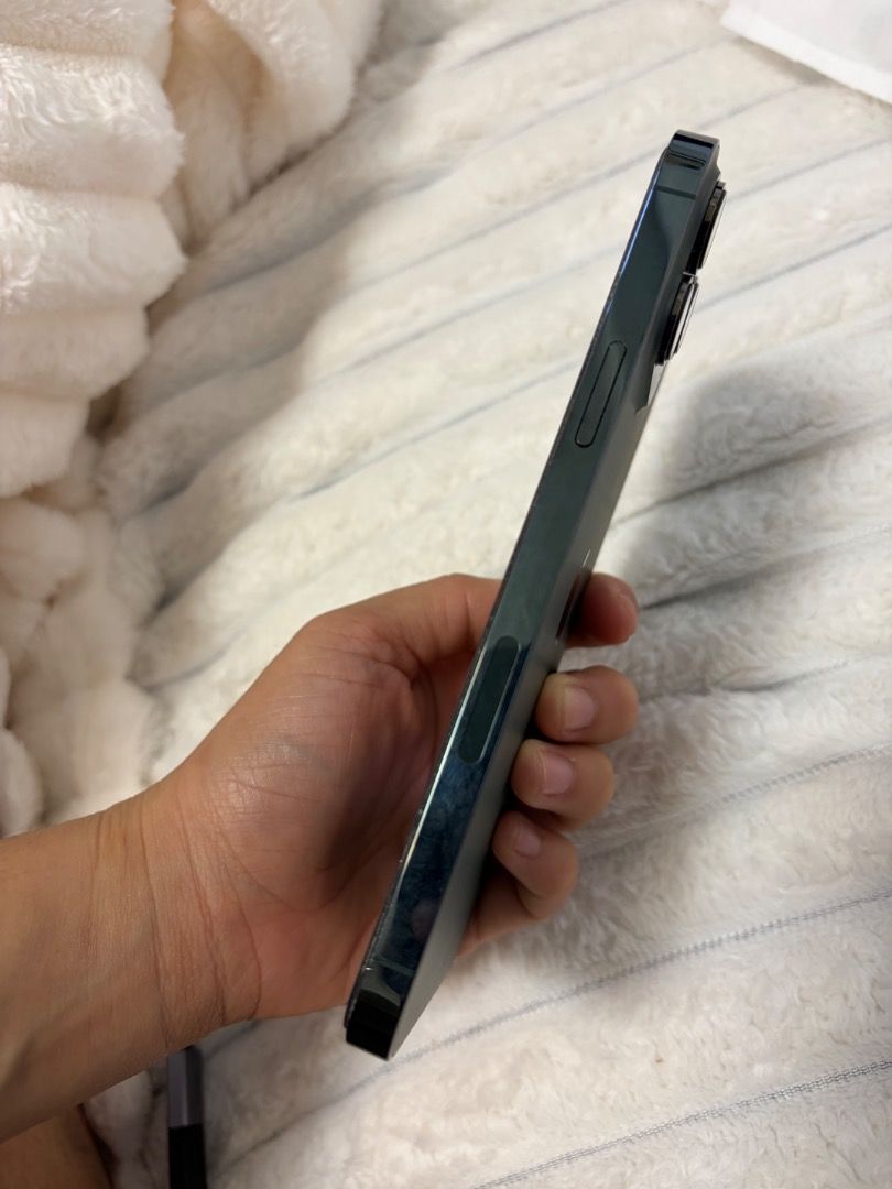 IPHONE 13 PROMAX 128gb RUSH NEGOTIABLE (Category: iPhone 13 Series) located in Caloocan City. Submitted by rareturtle_be85a1 (Listing ID 1449773971, Image 2). Description: RUSH NEGOTIABLE // MEET UP TODAY AT GLORIETTA.