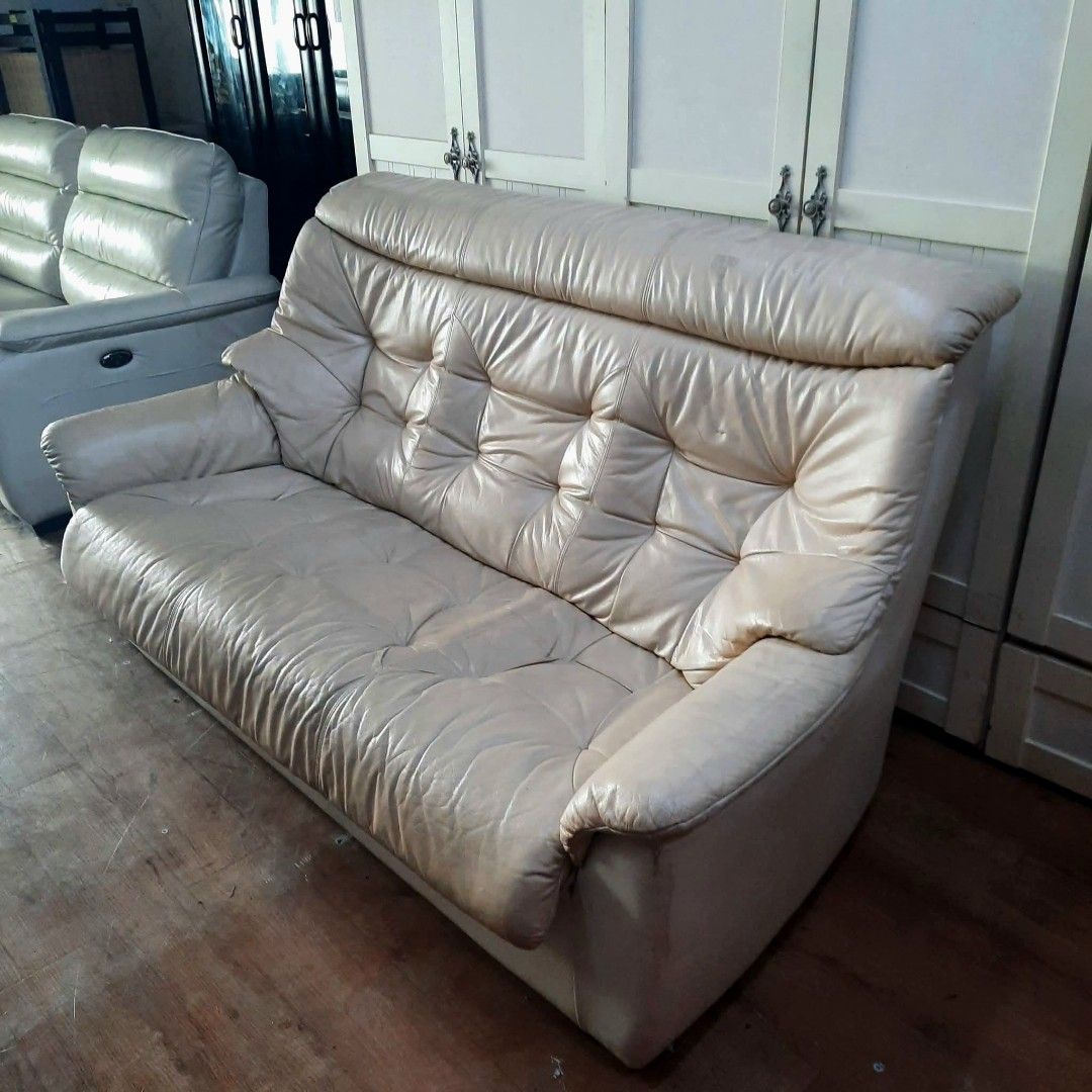 Japan Surplus tufted genuine leather sofa | 3seater (Category: Sofas) located in Paranaque City. Submitted by eu.kr.jpsurplus (Listing ID 1449911971, Image 2). Description: 💳 𝐌𝐨𝐝𝐞 𝐨𝐟 𝐏𝐚𝐲𝐦𝐞𝐧𝐭 ✅ QR Ph Credit Card ✅️ GCash ✅ BDO Bank Transfer ✅ BPI Bank Transfer 📍 𝙋𝙖𝙮𝙢𝙚𝙣𝙩 𝙞𝙨 𝙢𝙖𝙙𝙚 𝙪𝙥𝙤𝙣 𝙥𝙞𝙘𝙠-𝙪𝙥 𝙛𝙧𝙤𝙢 𝙪𝙨..