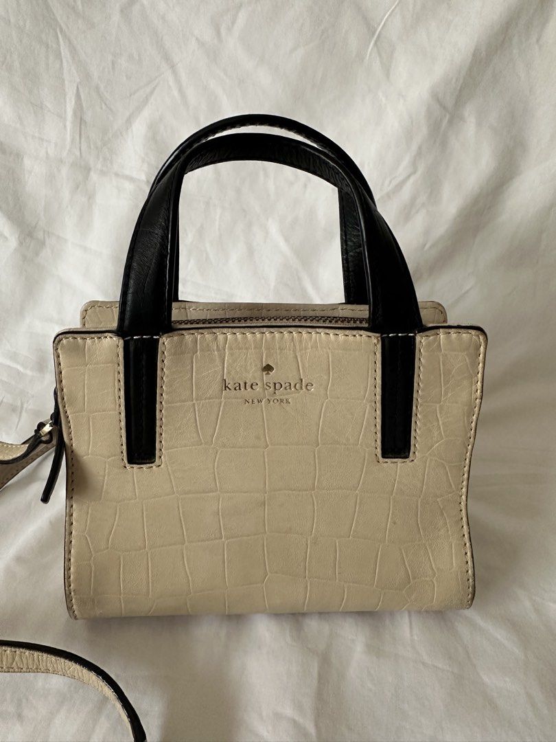 Kate Spade Beige Cross Body Bag (Category: Cross-body Bags) located in San Juan City. Submitted by st4rgaze (Listing ID 1449811339, Image 2). Description: - authentic kate spade - has minor flaws, see in photos - no dust bag 💳 mop : gcash 🚐 mod : ggx / sdd (grab, lalamove) 📍 loc : san juan city, metro manila.