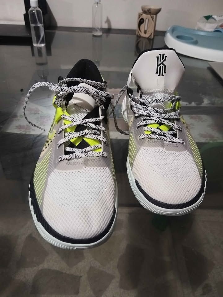 Kyrie flytrap 5 White Volt nike (Category: Sneakers) located in Marikina City. Submitted by declutteringmomma2022 (Listing ID 1449851597, Image 3). Description: location marikina.
