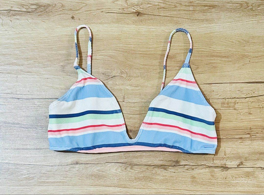 (L) Roxy Line Up Fixed Triangle Bikini Top - Women's (Category: Bikinis & Swimsuits) located in Marilao. Submitted by mermaidswimwear (Listing ID 1449951817, Image 3). Description: Large With padslots Plus sf.