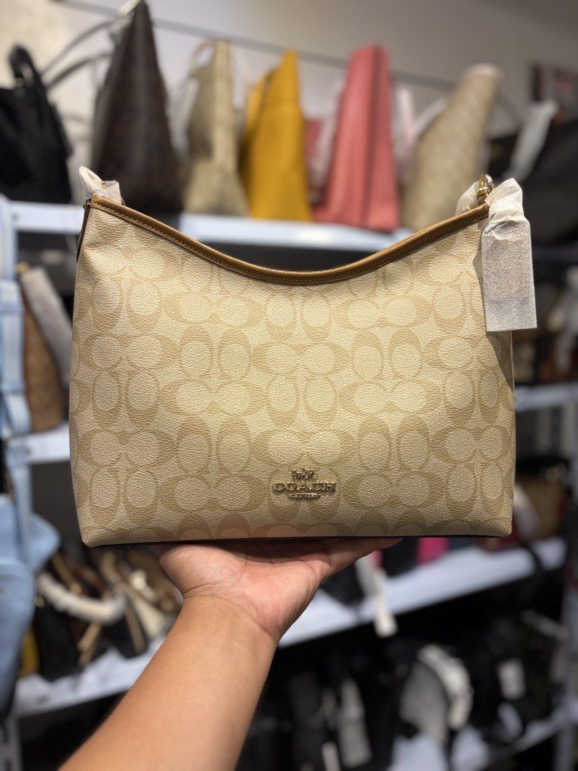 Laurel- medium (Category: Luxury Bags & Wallets) located in Manila. Submitted by luxwalletbags (Listing ID 1449797551, Image 3). Description: Guaranteed Original.
