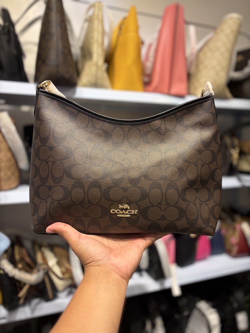 Laurel- medium (Category: Luxury Bags & Wallets) located in Manila. Submitted by luxwalletbags (Listing ID 1449797551, Image 2). Description: Guaranteed Original.