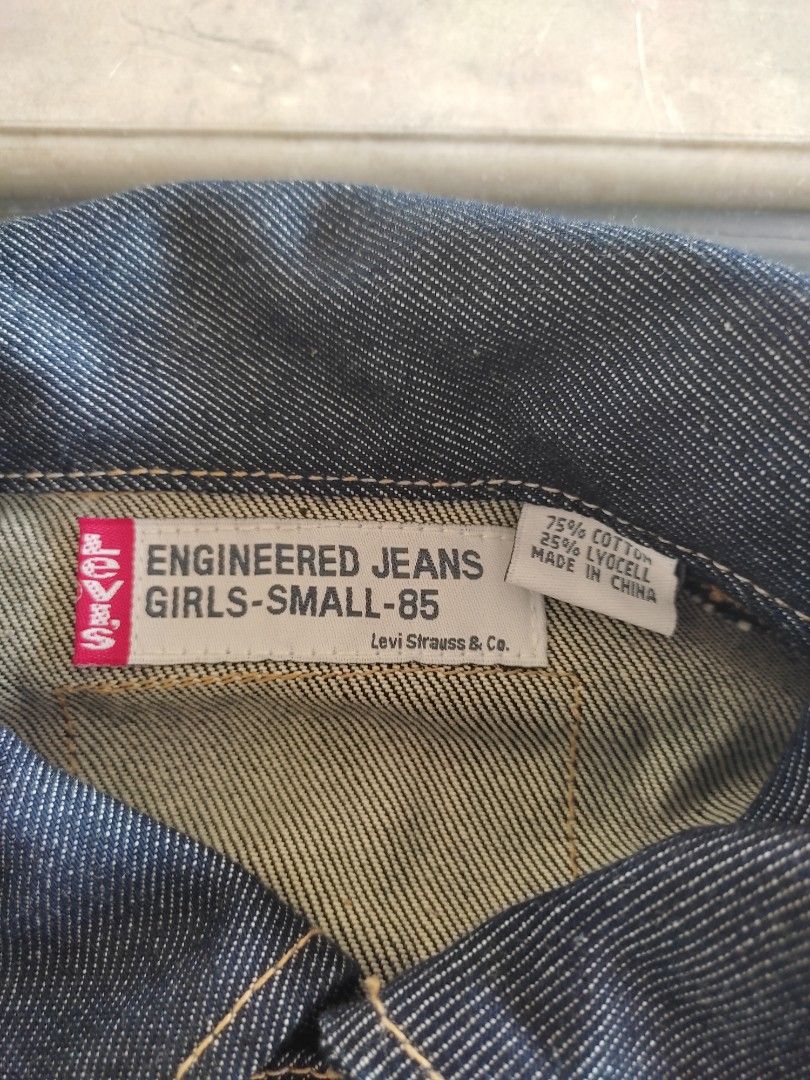 LEVIS ENGINEERED JACKET (Category: Activewear) located in Bachok. Submitted by awismu84 (Listing ID 1449851821, Image 3). Description: PIT 14.5 LABUH 18.5 CONDITION NICE(ADA GORESAN BAWAH LEHER TENGOK GAMBAR LAST) MADE IN CHINA POSTAGE DFOD ATAU RM10 SEMENANJUNG SS RM15 PASTIKAN LIHAT DETAIL SEBELUM MEMBELI.