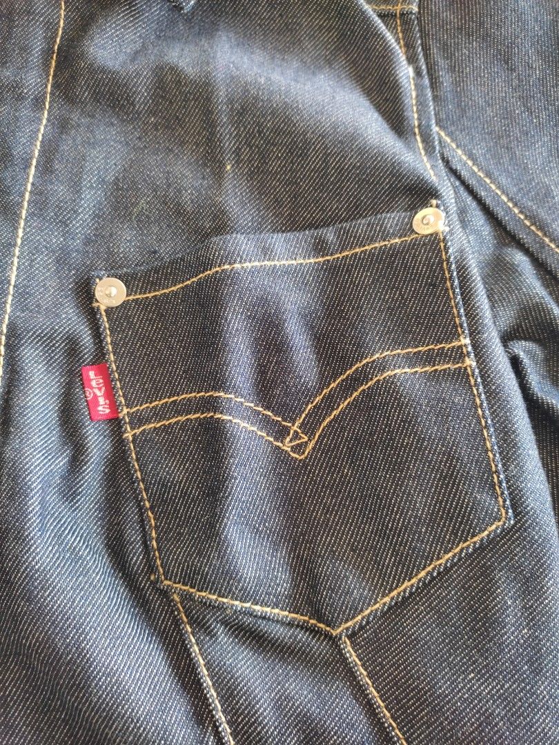 LEVIS ENGINEERED JACKET (Category: Activewear) located in Bachok. Submitted by awismu84 (Listing ID 1449851821, Image 2). Description: PIT 14.5 LABUH 18.5 CONDITION NICE(ADA GORESAN BAWAH LEHER TENGOK GAMBAR LAST) MADE IN CHINA POSTAGE DFOD ATAU RM10 SEMENANJUNG SS RM15 PASTIKAN LIHAT DETAIL SEBELUM MEMBELI.