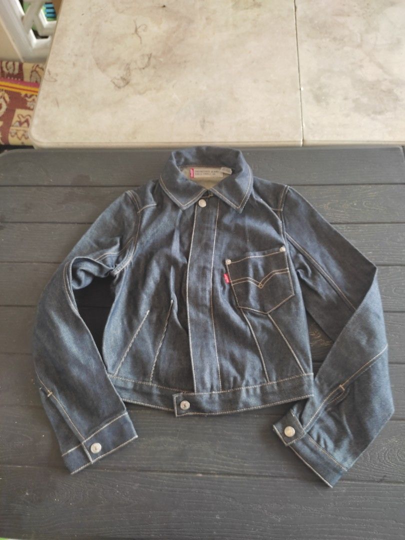 LEVIS ENGINEERED JACKET (Category: Activewear) located in Bachok. Submitted by awismu84 (Listing ID 1449851821, Image 1). Description: PIT 14.5 LABUH 18.5 CONDITION NICE(ADA GORESAN BAWAH LEHER TENGOK GAMBAR LAST) MADE IN CHINA POSTAGE DFOD ATAU RM10 SEMENANJUNG SS RM15 PASTIKAN LIHAT DETAIL SEBELUM MEMBELI.