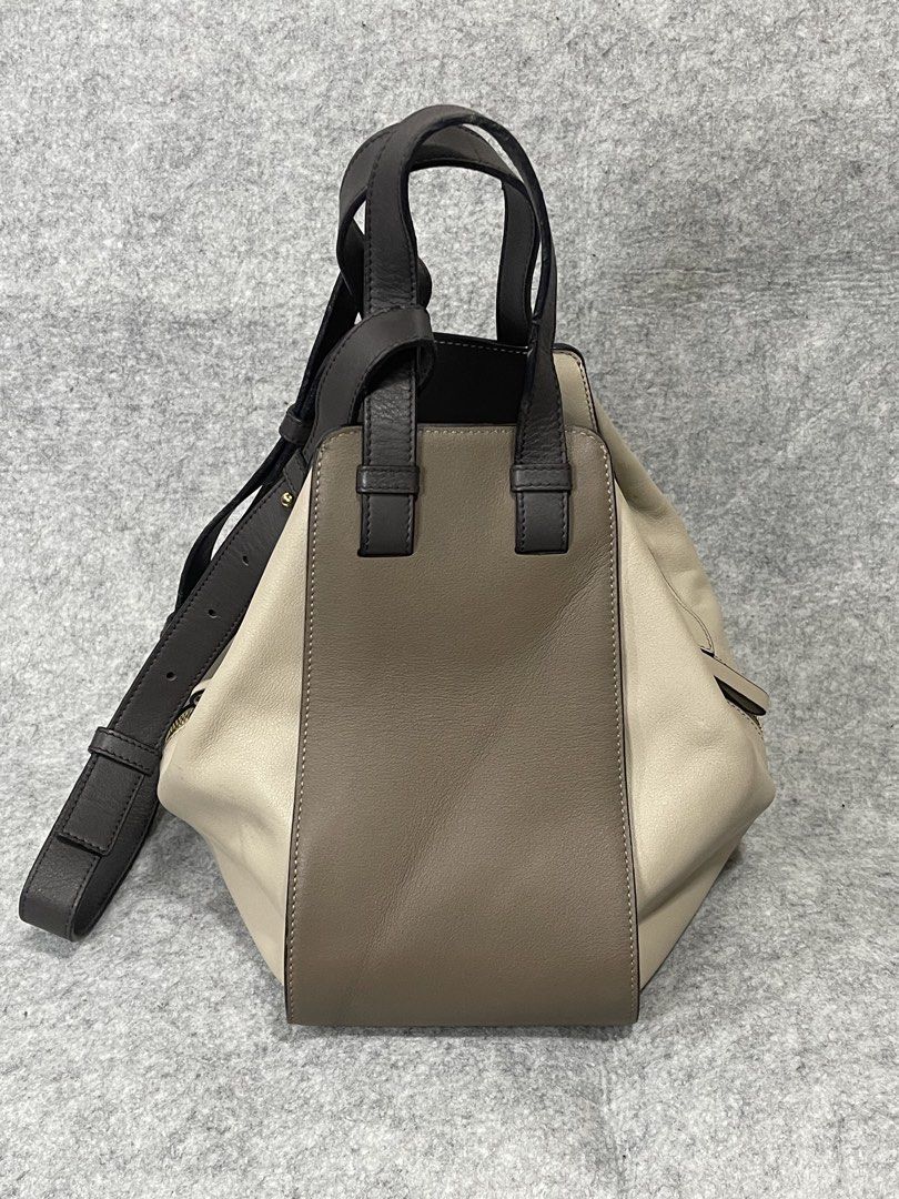 loewe (Category: Luxury Bags & Wallets) located in Calamba. Submitted by thriftingoverload (Listing ID 1449884725, Image 3). Description: plus shipping fee sa malayo may konte lang stain gawa nung edge paint nya.