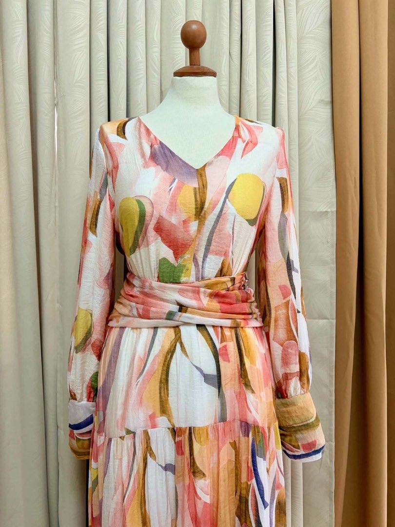 Lorraine Maxi Longsleeve Dress (Category: Dresses) located in Pasig City. Submitted by KayeArtsy (Listing ID 1449842463, Image 3). Description: .