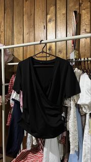 (Category: ) located in . Submitted by dainty.hercloset (Listing ID 1444132454, Image 1). Description: .