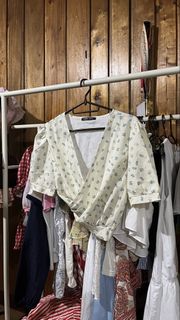 (Category: ) located in . Submitted by dainty.hercloset (Listing ID 1444143240, Image 1). Description: .