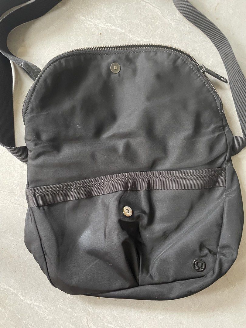 lululemon (Category: Cross-body Bags) located in Bayawan. Submitted by rustythirdyy (Listing ID 1449894888, Image 3). Description: .