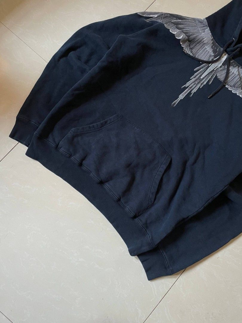 Marcelo burlon hoodie (Category: Coats, Jackets and Outerwear) located in Marikina City. Submitted by andreioruga (Listing ID 1449809043, Image 3). Description: authentic no issue excellent condition( need wash ) honest color rate 10/10 fit to medium and large firm ribbings sent a message for inquiries.
