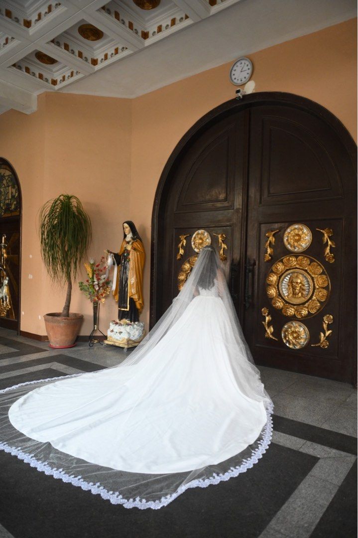 Mark Brides Wedding Gown (Category: Evening dresses & gowns) located in Manila. Submitted by andreagutierrez_13 (Listing ID 1449761887, Image 2). Description: Finally letting go of this masterpiece by Mark Brides Manila. ✨ • 2 Way Gown • With Mantilla Veil Worn only once on June 13, 2026, and the gown has not been dry cleaned yet. Original purchase price: ₱170,000 Selling price: ₱100,000 only (still NEGOTIABLE) If you’re interested or would like 