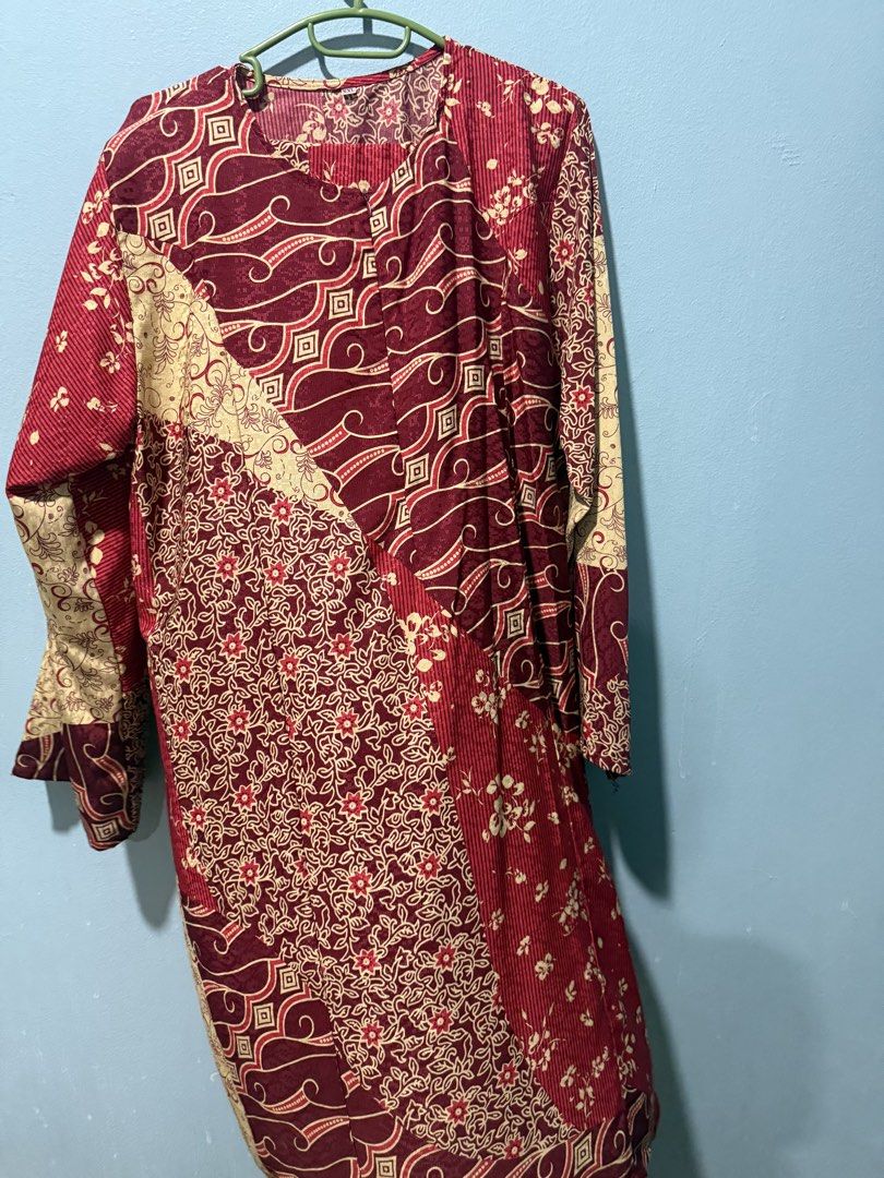 Maroon and Beige Batik Long Sleeve Dress (Category: Baju Kurung & sets) located in Puchong. Submitted by byjaaaa (Listing ID 1449868442, Image 1). Description: - Eye-catching long sleeve dress with a vibrant batik print. - Features a beautiful mix of maroon, beige, and red patterns. - Fabric offers a lovely drape for a flattering silhouette. - Versatile for both casual outings and semi-formal events. - Designed for comfort and ease of wear..