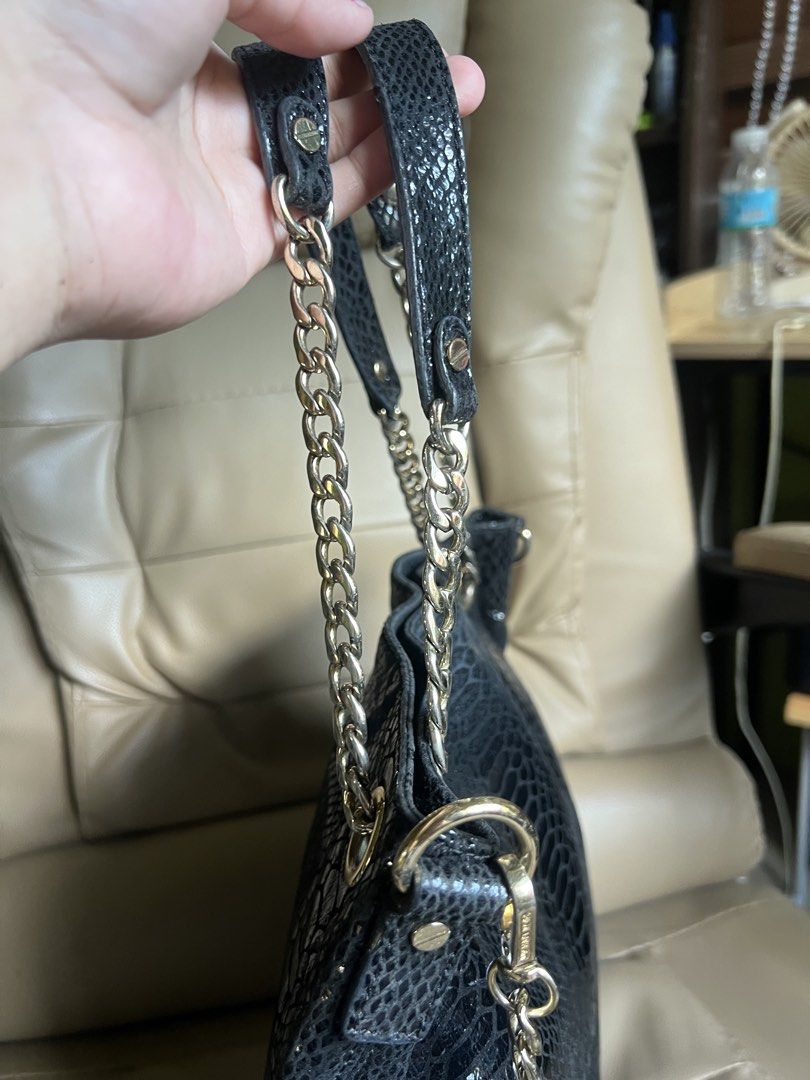 Michael Kors Black Snakeskin Leather Chain Shoulder Bag (Category: Luxury Bags & Wallets) located in Saravia. Submitted by clynlyn (Listing ID 1449820522, Image 3). Description: - Black Michael Kors shoulder bag - Snakeskin texture - Gold chain straps - Gold MK charm - Detachable crossbody strap included - Interior MK logo lining - Inner zip pocket - Versatile for everyday or evening wear.