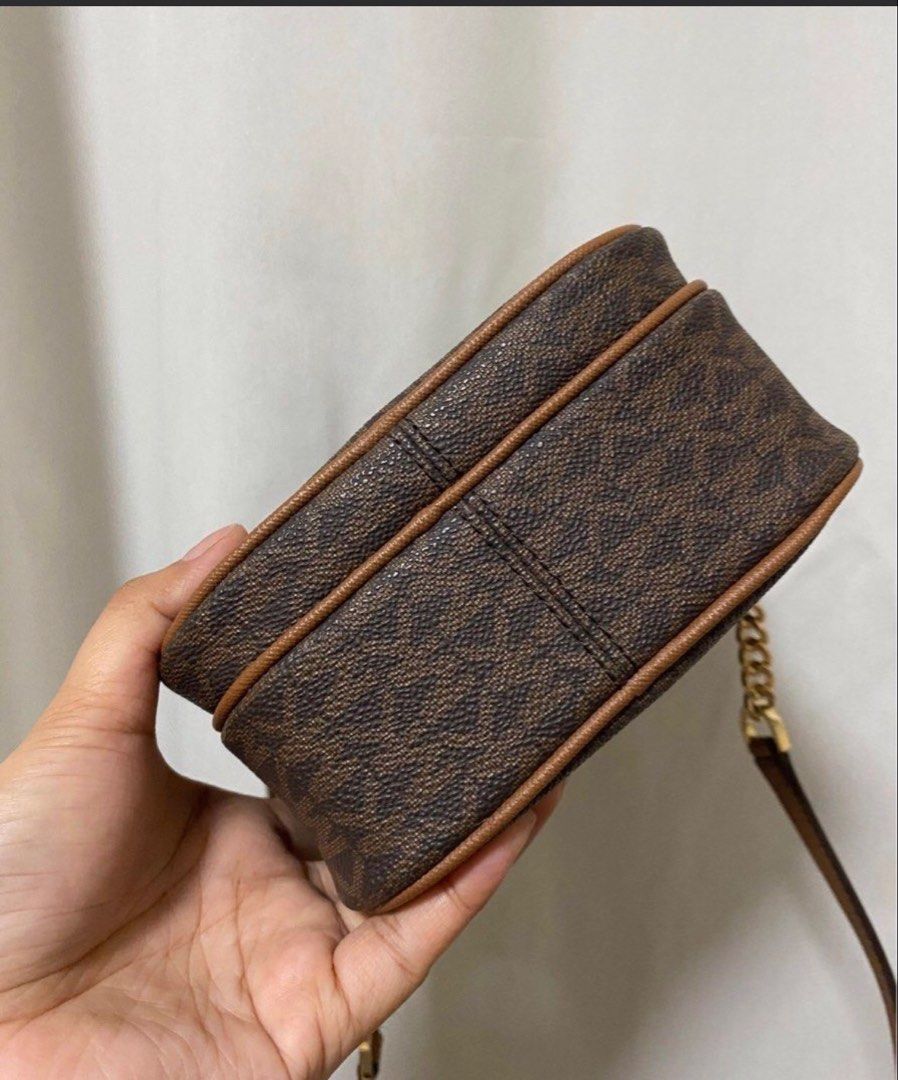 Michael Kors Monogram Crossbody Bag (Category: Luxury Bags & Wallets) located in Pakil. Submitted by anniapatri11075 (Listing ID 1449770631, Image 3). Description: - Classic brown Michael Kors crossbody bag - Signature MK monogram print - Gold hardware details - Adjustable strap for comfortable wear - Zipped compartments for secure storage - Ideal for everyday use or travel.