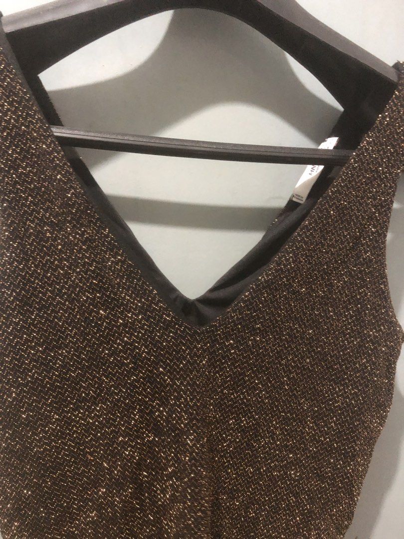MNG Suit Sparkly V-Neck Tank Top (Category: Sleeveless) located in Quezon City. Submitted by unique2shop (Listing ID 1449796321, Image 2). Description: - Sparkly MNG Suit tank top - V-neck design - Versatile: great for layering or wearing on its own - Pairs well with jeans or a skirt - Made in Romania - Size XS.