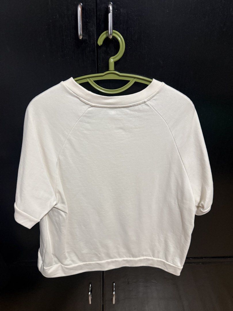Mossimo Cream Cropped T-shirt Size Medium (Category: Shirts) located in Paranaque City. Submitted by jayvee7 (Listing ID 1449866687, Image 3). Description: - Cream colored cropped t-shirt - Brand: Mossimo - Size: Medium - Style: Short sleeves, relaxed fit - Perfect for casual wear RFS: Declutterring .