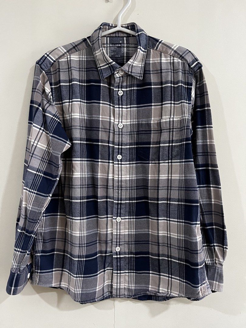 MUJI PATTERNED LONG SLEEVE POLO - BLUE AND BROWN - MEN MEDIUM (Category: Coats, Jackets and Outerwear) located in Taguig. Submitted by jestone_preloveditems (Listing ID 1449836583, Image 1). Description: MUJI PATTERNED LONG SLEEVE POLO - BLUE AND BROWN - MEN MEDIUM Can look very well as business casual wear or causal wear, depending on styling preference. 💰Price: ₱490 🏦 Mode of payment: GCash/Maya/Bank Transfer 🚚 Shipping: J&T if outsite Metro