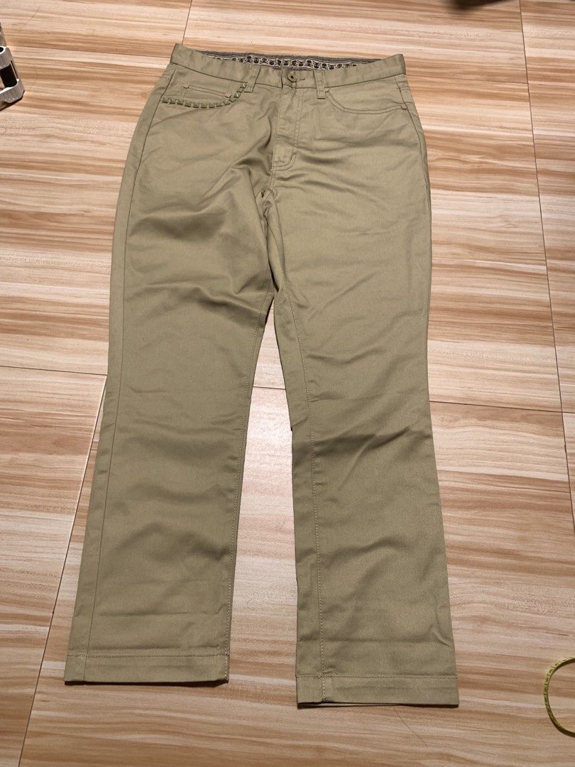 Musium Khaki Pyramid Stud Pants Skull Patch Back Pocket Size 30 (Category: Jeans) located in Calasiao. Submitted by beardmodefinds0707 (Listing ID 1449835178, Image 1). Description: Musium Khaki Pyramid Stud Pants Skull Patch Back Pocket Size 30 Waist 30 Rise 13 Inseam 26 Thigh 10 Hem 7 Excellent conditio No issue 10/10 color rate.