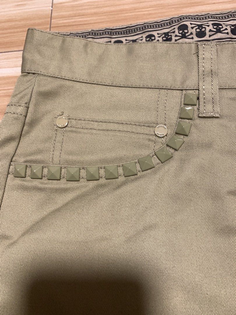 Musium Khaki Pyramid Stud Pants Skull Patch Back Pocket Size 30 (Category: Jeans) located in Calasiao. Submitted by beardmodefinds0707 (Listing ID 1449835178, Image 2). Description: Musium Khaki Pyramid Stud Pants Skull Patch Back Pocket Size 30 Waist 30 Rise 13 Inseam 26 Thigh 10 Hem 7 Excellent conditio No issue 10/10 color rate.