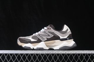 (Category: ) located in . Submitted by outlet.sneaker.shop (Listing ID 1449759629, Image 1). Description: .