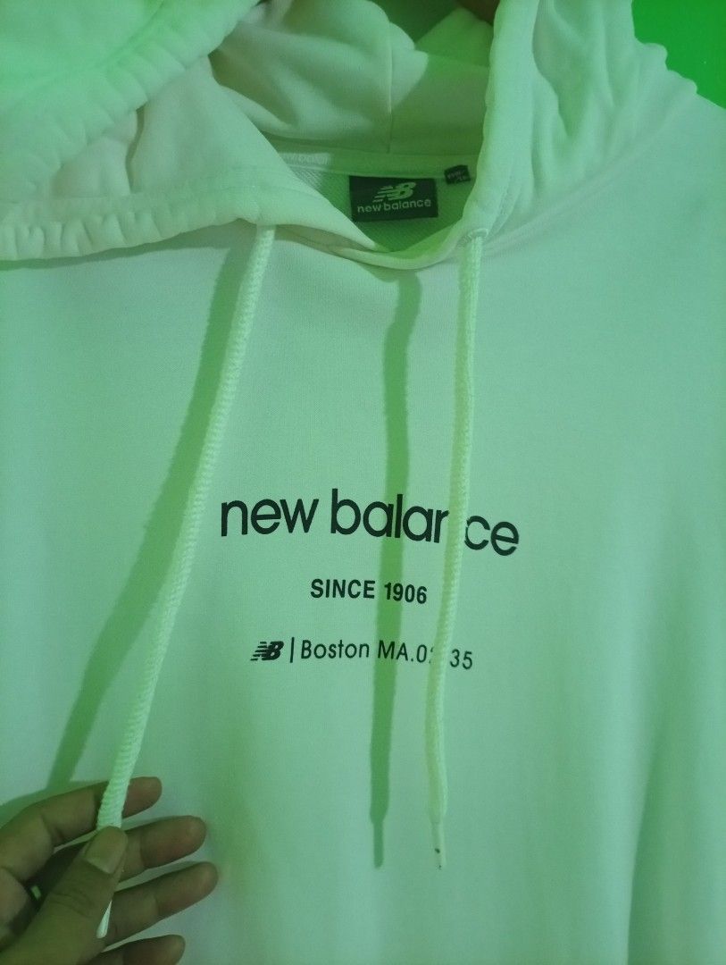 New Balance white hoodie (Category: Coats, Jackets and Outerwear) located in Manila. Submitted by mojonarchives (Listing ID 1449835372, Image 2). Description: New Balance white hoodie NCA4E023-IV Size:XL Dimes: W24xL28 Sleeves:25 inches Delivery Every Saturday 🙏❤️ MOP Gcash MOD Jnt Express 🚀.