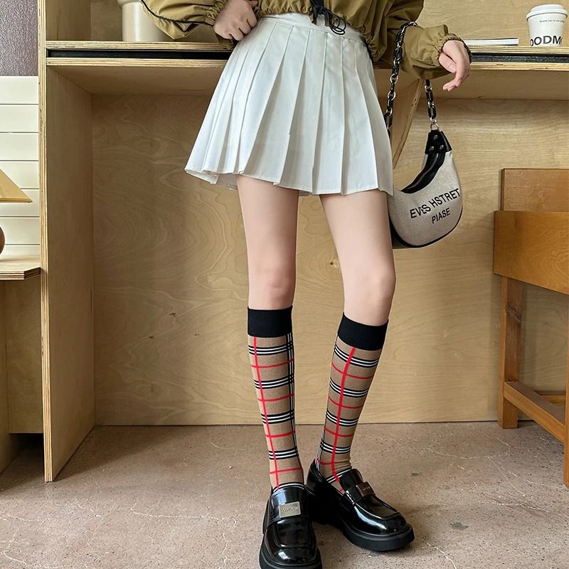 New Spring Autumn/Winter Women's Long Socks Vintage Striped Street Outwear Trend Ins Slimming Antibacterial Knee And Leg Socks （分類：嬰兒及小童流行時尚）位於 Hong Kong。 由 hockhurki514149 提交（商品編號 1449833000，圖片 2）。簡介： High-concerned chemical:None Craft of Weaving:Knit Pieces:1pc Model Number:PM23326F Thickness:Standard Pattern Type:Geometric Material:COTTON,POLYESTER,SPANDEX Brand Name:NoEnName_Null Origin:Mainland China CN:Jiangsu Item Type:stockings Gender:Wom