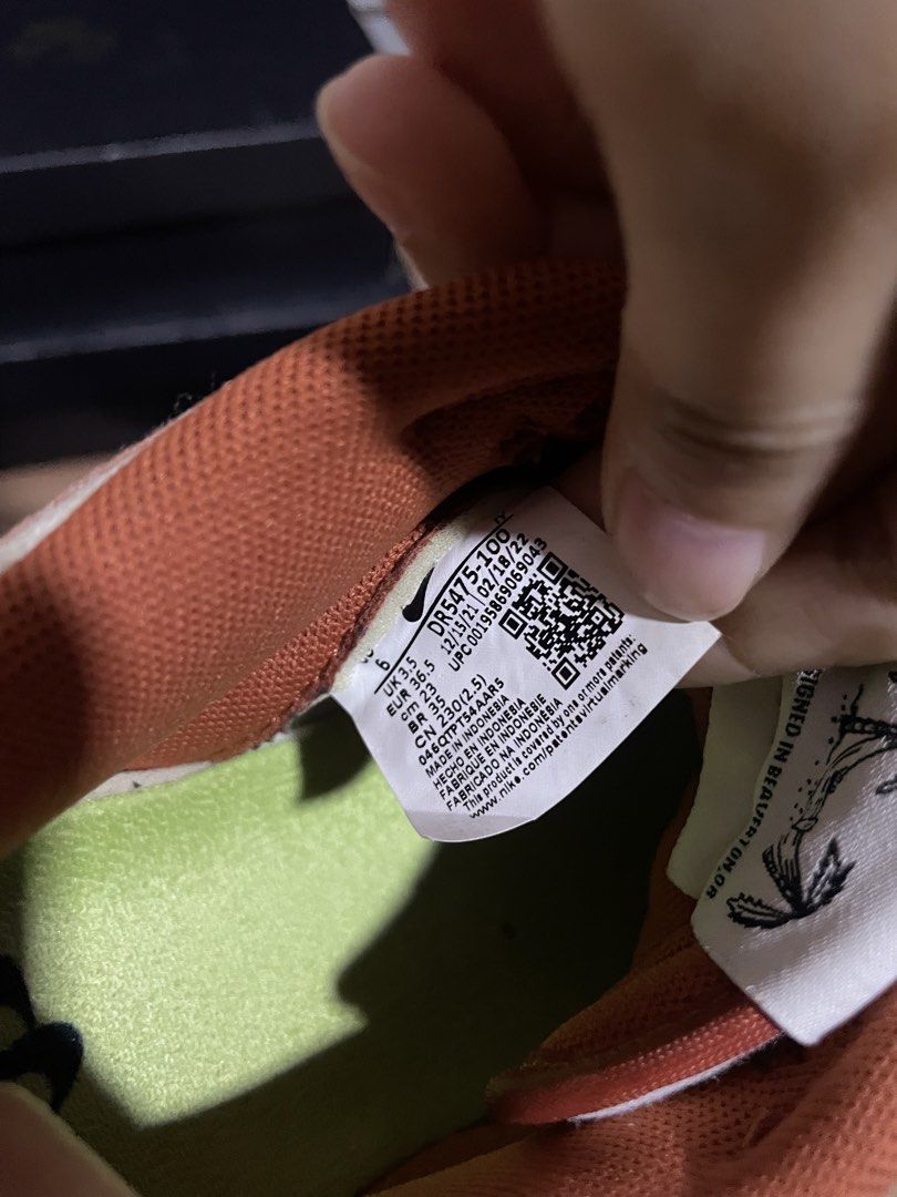 Nike Dunk Low SE (Category: Sneakers) located in Bulacan. Submitted by ynarandom (Listing ID 1448210447, Image 3). Description: NIKE Dunk Low SE (Sun Club - Burnt Sunrise) w/box Bought from physical store smf Size: 6 Flaws: need lang cleaning since used na.