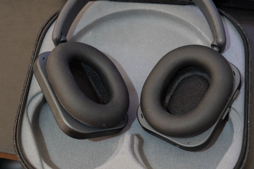 Nothing Headphone 1 (Category: Headphones & Headsets) located in Makati City. Submitted by ronbelleza (Listing ID 1449753318, Image 3). Description: Good as new seldomly used with box and accessories included san fernando city, la union area.