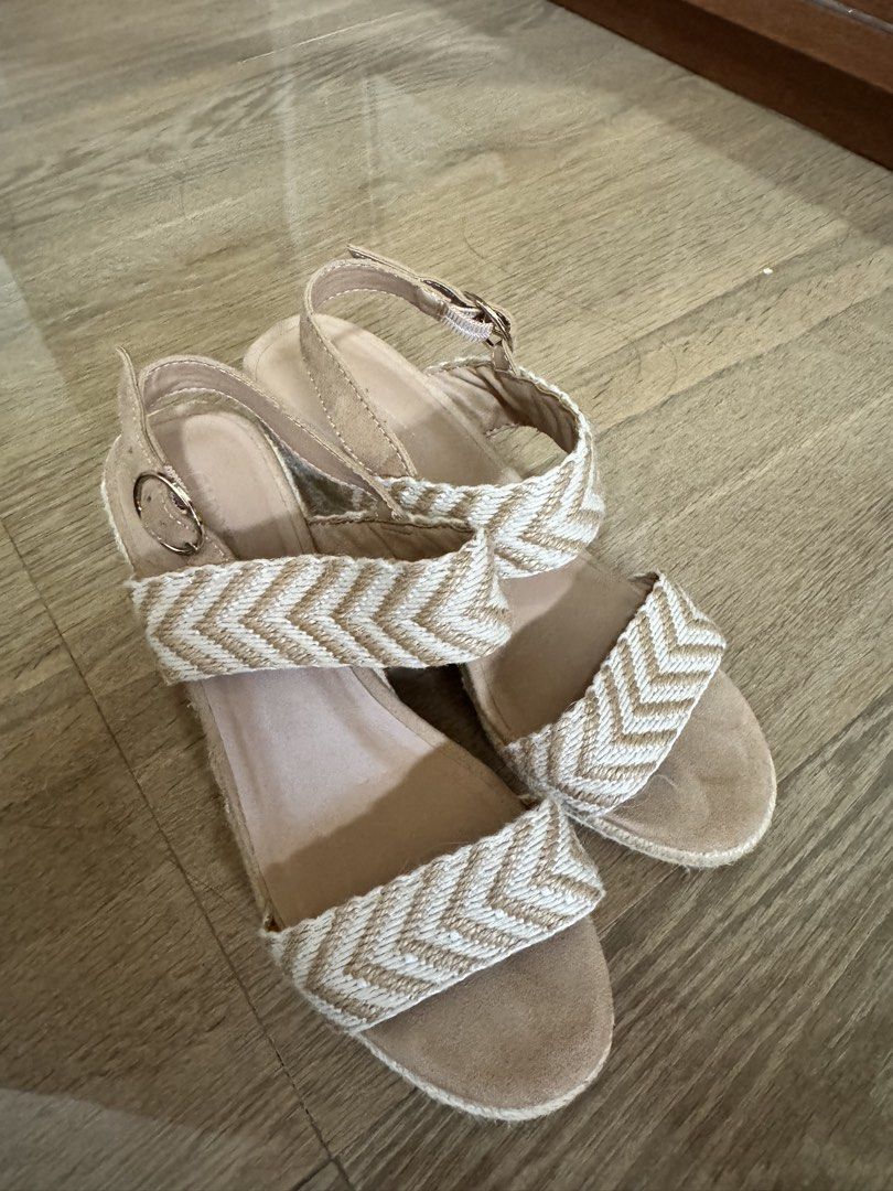 Old Navy Braided Straw Wedge Sandals (Category: Sandals) located in Los Banos. Submitted by myexcesstuff (Listing ID 1449827673, Image 1). Description: ✅ Size 6 ✅ lightly used and haven't used in a while (for a couple of years but well taken care of), so please manage your expectations ✅ not my size, this was my aunt's Reminder: SF to be shouldered by buyer..