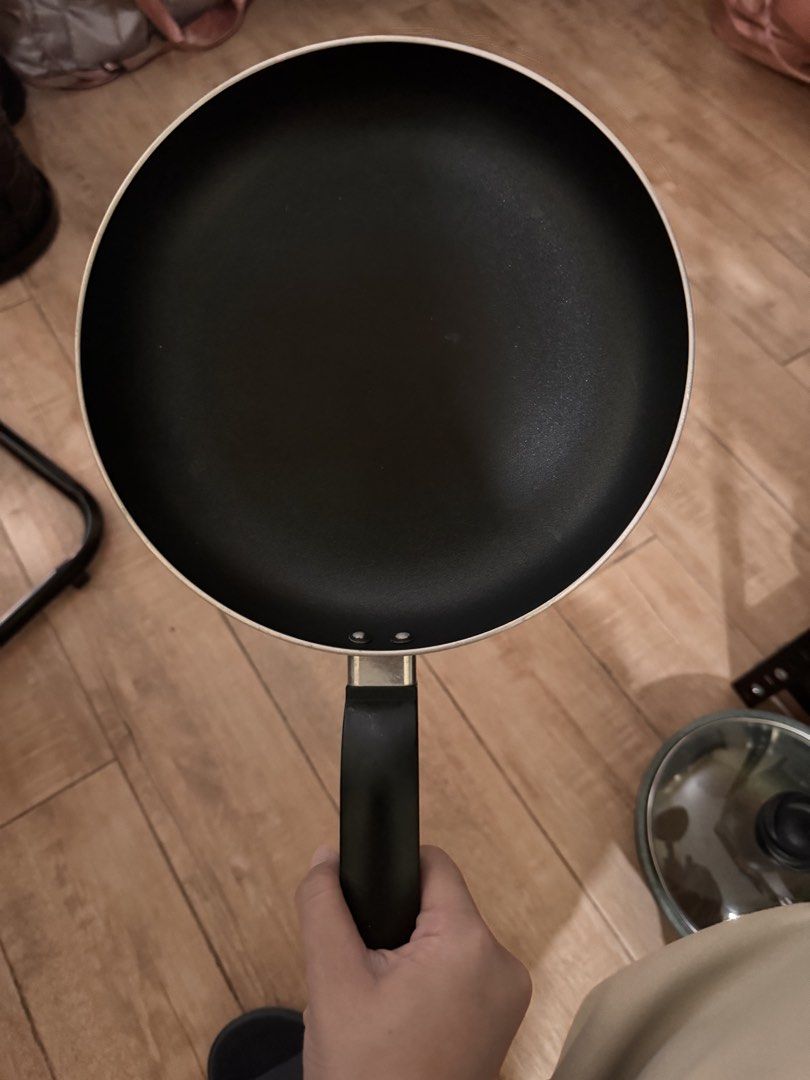 Omega Non-stick Frying Pan 24cm (Category: Cookware & Accessories) located in Quezon City. Submitted by pjsitems (Listing ID 1449814342, Image 1). Description: .