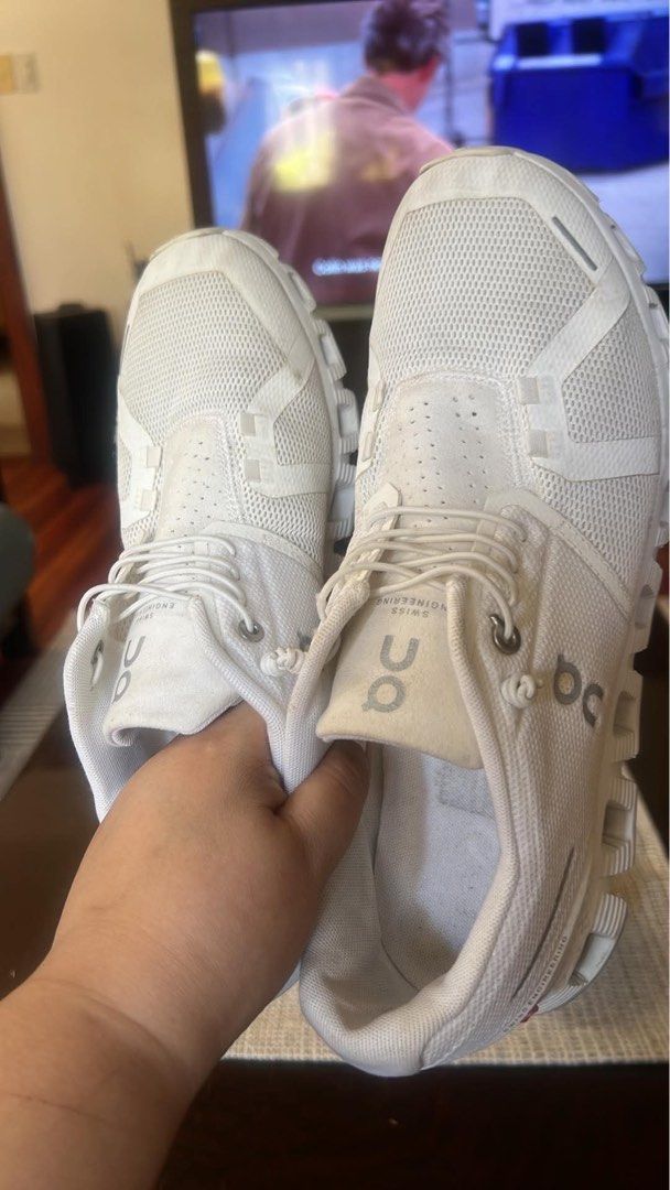ON Cloud Running Shoes White Men's US 10 (Category: Sneakers) located in Manila. Submitted by tan.declutters (Listing ID 1449760708, Image 3). Description: - ON Cloud running shoes - Color: White - Men's Size: US 10 (UK 9.5, EU 44) - Ideal for everyday runs and training - Lightweight and comfortable - Minor signs of wear on soles and insoles - Plenty of life remaining, ready for the pavement bought in US.