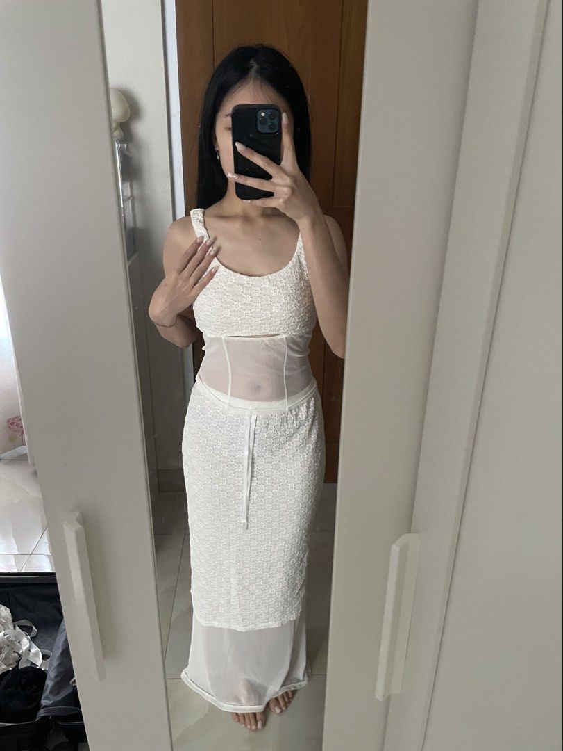 one set top & skirt for beach days / atasan & rok panjang pantai / dress pantai (Kategori: Gaun & Rok) berada di Jakarta Barat. Dikirim oleh icedgreentea_ (ID iklan 1449914326, Gambar 1). Deskripsi: di cuci sekali, belum pernah pakai.