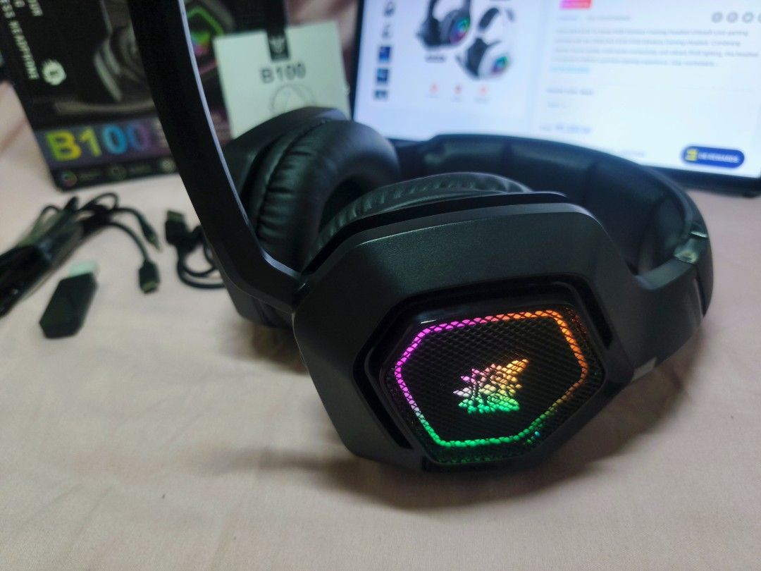 Onikuma B100 Tri-Mode RGB Wireless Gaming Headset (Category: Headphones & Headsets) located in Manila. Submitted by mei.ryoux (Listing ID 1449782589, Image 2). Description: Selling my Onikuma B100, since I replaced it with Razer. Used this less than 10 times, so almost as good as new. But it was left inside the box for months so the earmuff has a bit of an issue (see last pic). Aside from that, it's all good. You can try/test it out upon meet-up.