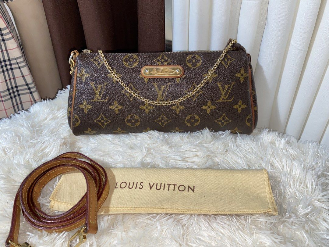 Orig Eva clutch (Category: Luxury Apparel) located in Tagum. Submitted by amarasluxbag (Listing ID 1449893187, Image 1). Description: With flaw sa isang part kabitan ng strap Need i replace May dirt sa loob Maganda pa body Japan item.