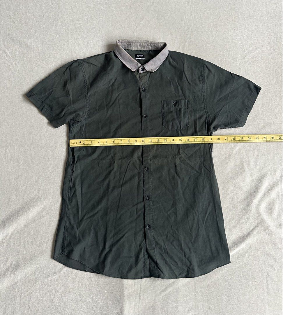Oxygn Vintage Polo Shirt (Category: Tshirts & Polo Shirts ) located in Aroroy. Submitted by nicadeclutterz (Listing ID 1449859478, Image 3). Description: • OXYGEN VINTAGE POPO SHIT - original - well used - size L - colors may appear lighter or darker due to lighting - manage expectations as this item is preloved - dm for more details ☺️ dimes: length: 29 width: 19 💰MOP: GCASH/BDO/GO TYME 🚚 MOP: JNT/LBC.