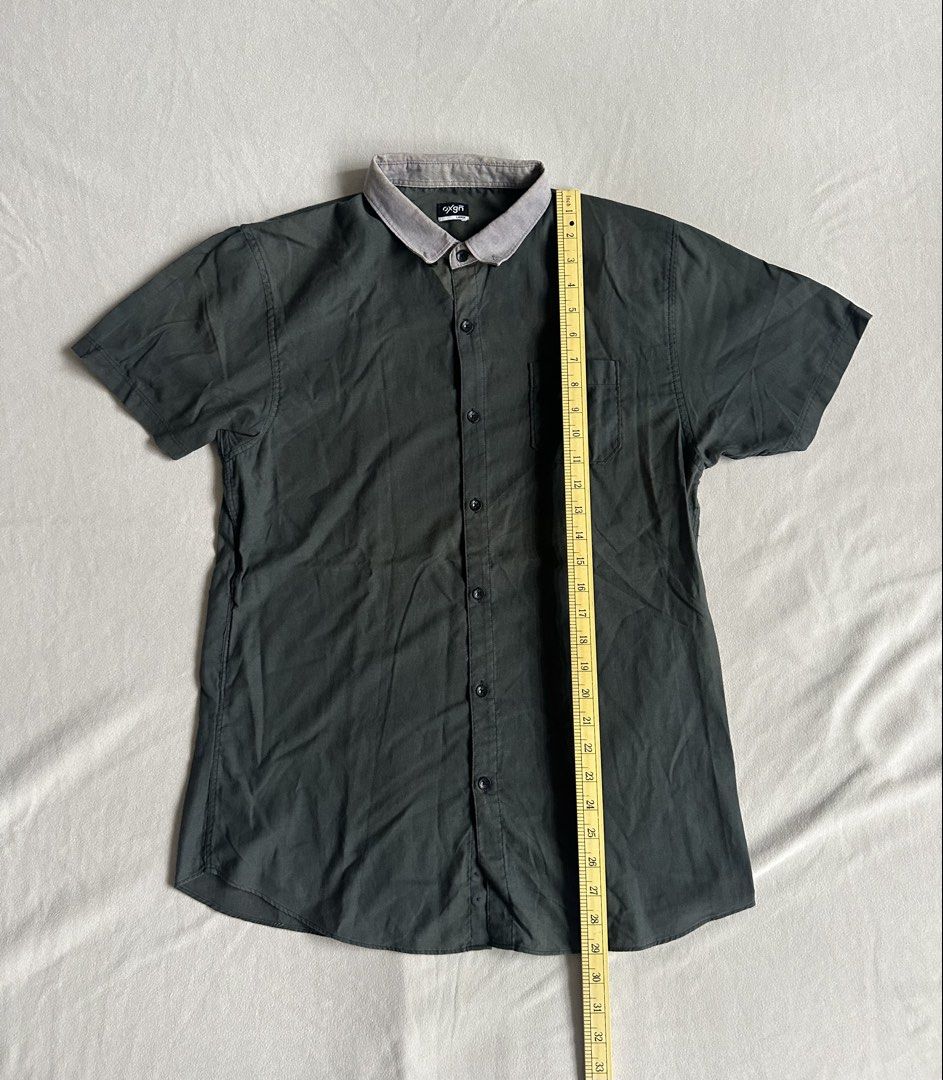 Oxygn Vintage Polo Shirt (Category: Tshirts & Polo Shirts ) located in Aroroy. Submitted by nicadeclutterz (Listing ID 1449859478, Image 2). Description: • OXYGEN VINTAGE POPO SHIT - original - well used - size L - colors may appear lighter or darker due to lighting - manage expectations as this item is preloved - dm for more details ☺️ dimes: length: 29 width: 19 💰MOP: GCASH/BDO/GO TYME 🚚 MOP: JNT/LBC.
