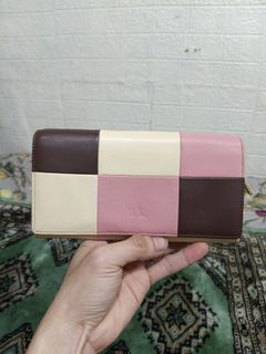 (Category: ) located in . Submitted by charliecatvintagebags (Listing ID 1449867923, Image 1). Description: .