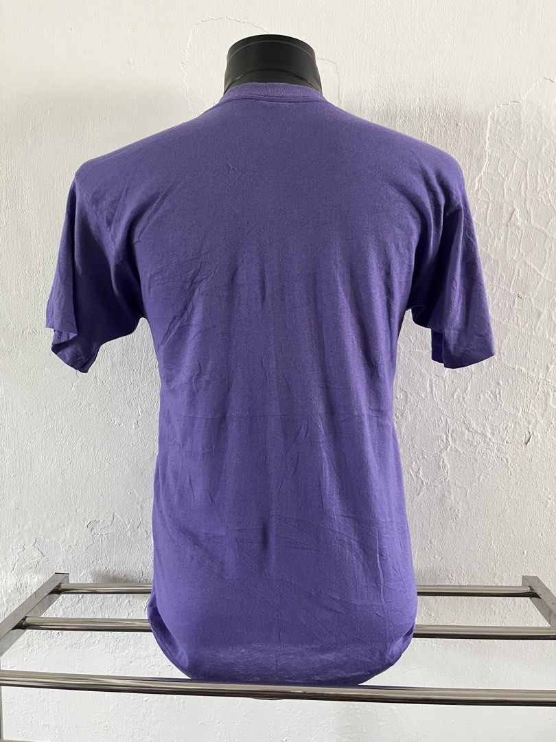 Plain Vtg (Category: Formal Shirts) located in Johor Bahru. Submitted by murad1994 (Listing ID 1449798841, Image 2). Description: Pit 19 Lbuh 27 Jhit bwh double Ats Jhit Single Tag pocket Tshirt 2 kain Made in Usa Condition 9/10.