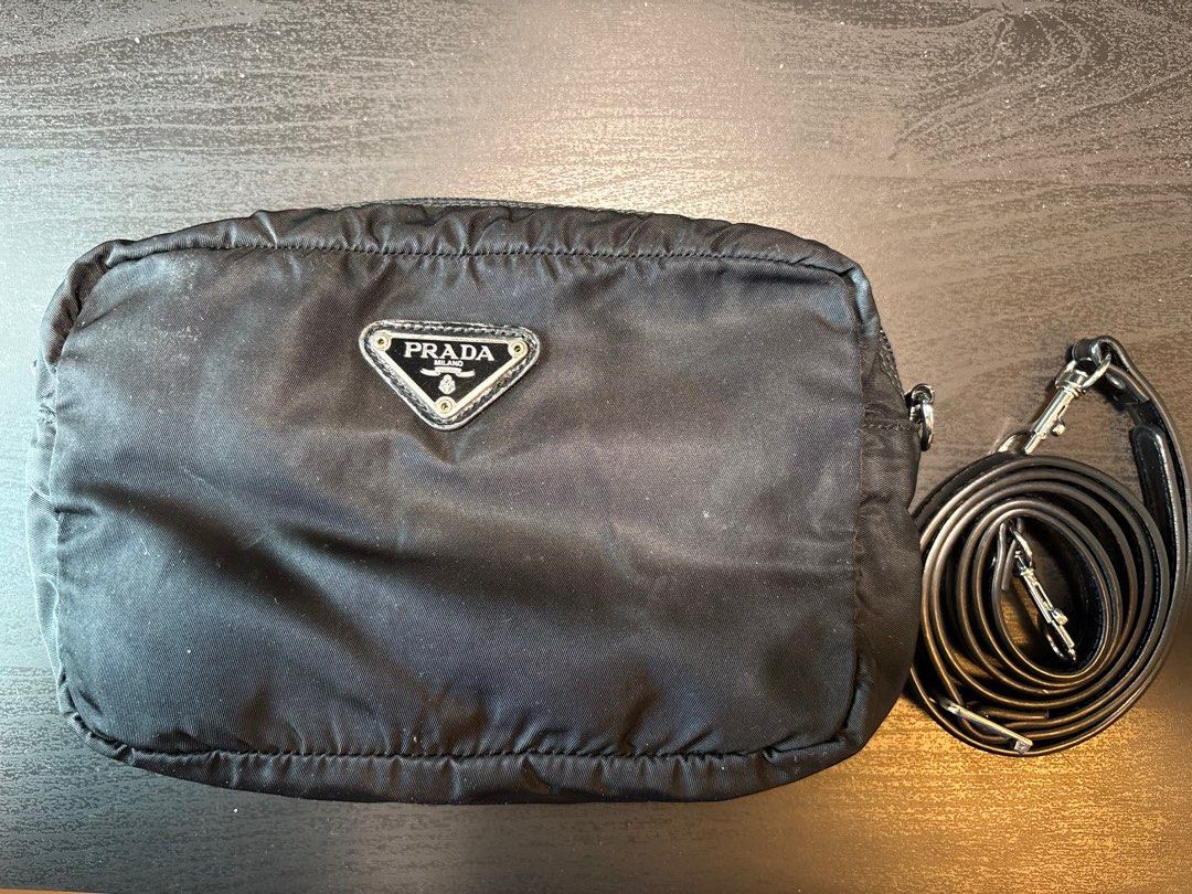 Prada Bag 中古斜孭袋 （分類：手袋及銀包）位於 Hong Kong。 由 ___________.___ 提交（商品編號 1449818091，圖片 1）。簡介： 購自中古店 正常使用痕跡 正品 有保證卡。