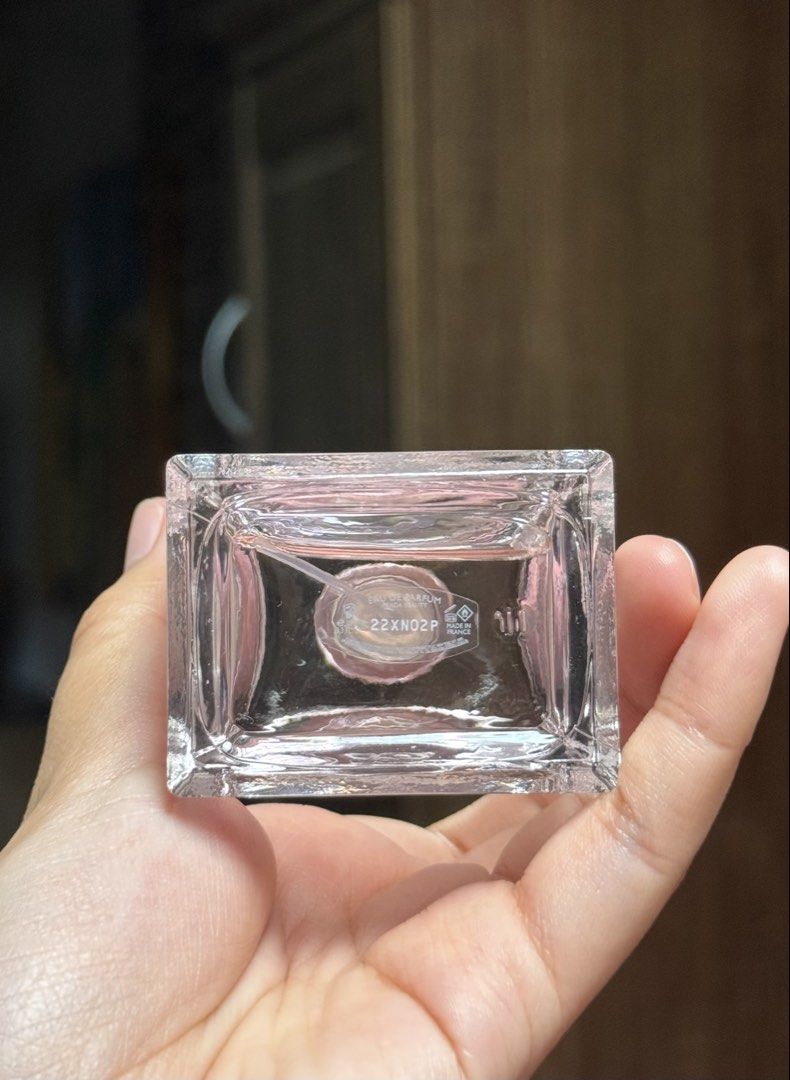 Prada Les Infusions de Prada Infusion de Rose Eau de Parfum 100ml (Category: Fragrance & Deodorants) located in Bulacan. Submitted by ynahcute (Listing ID 1449951204, Image 3). Description: - Prada Infusion de Rose Eau de Parfum - 100ml bottle (tester) - Key Notes: Rose, Neroli, Mandarine, Galbanum - Ideal for everyday wear - with box - few sprays missing.