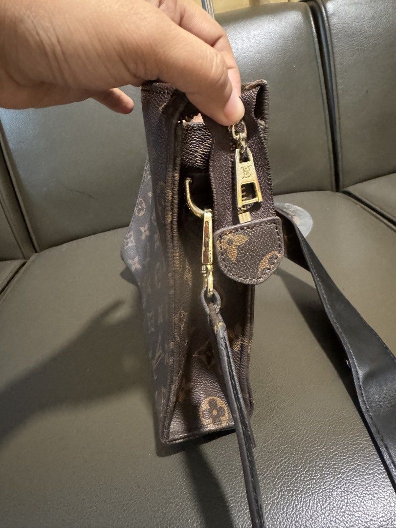 Preloved eLVi (Category: Luxury Bags & Wallets) located in Manila. Submitted by nylan1227 (Listing ID 1449864524, Image 3). Description: in good condition, just a little pen marks.